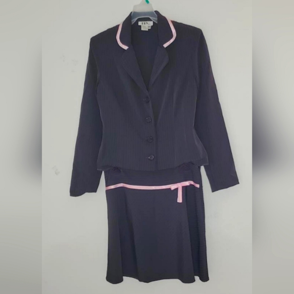 Suit, blazer & skirt set, dark gray/light pink, pinstripes, ribbon detail, 9/10